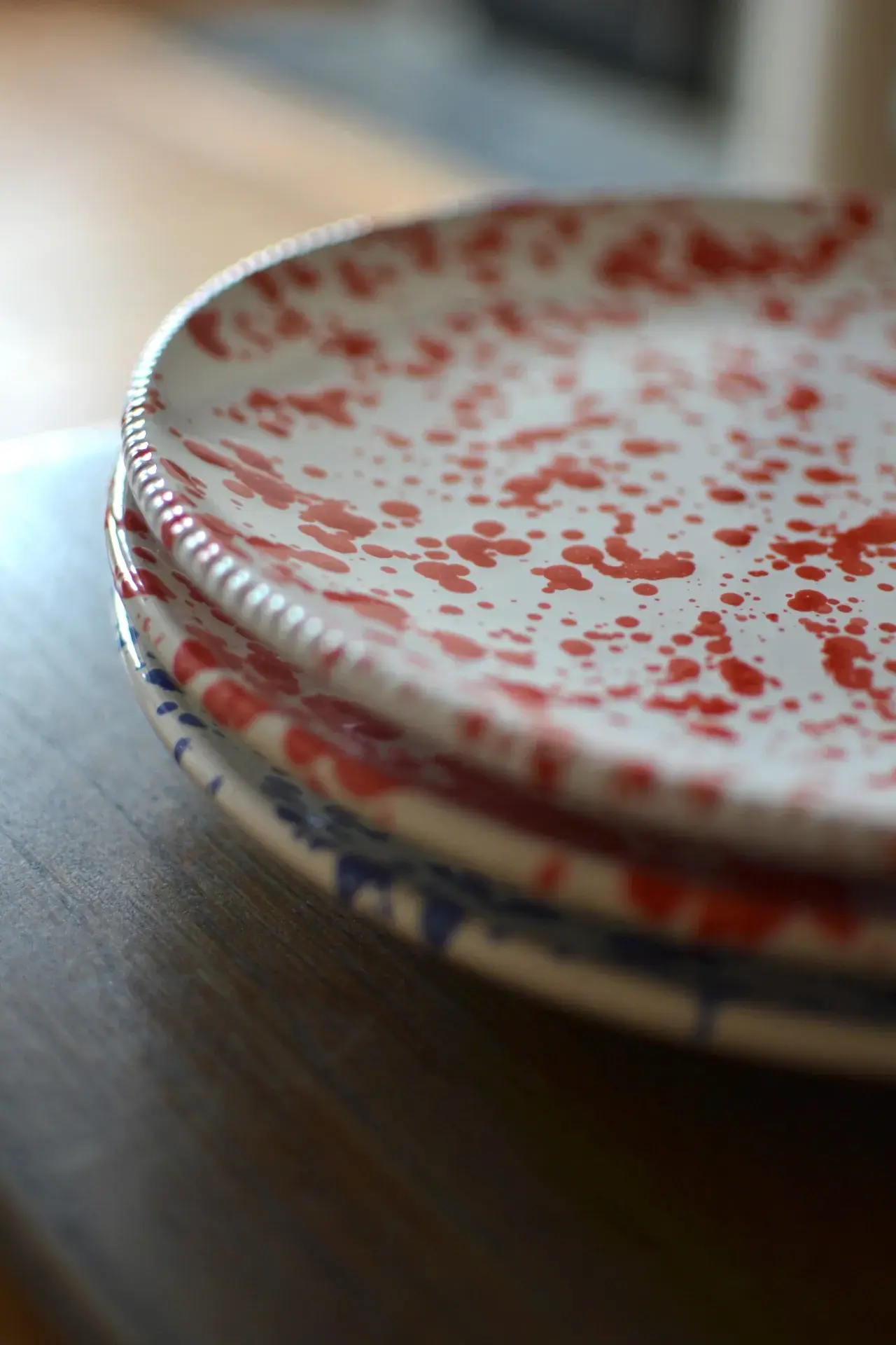 Assiettes en céramique artisanale italienne aux motifs traditionnels