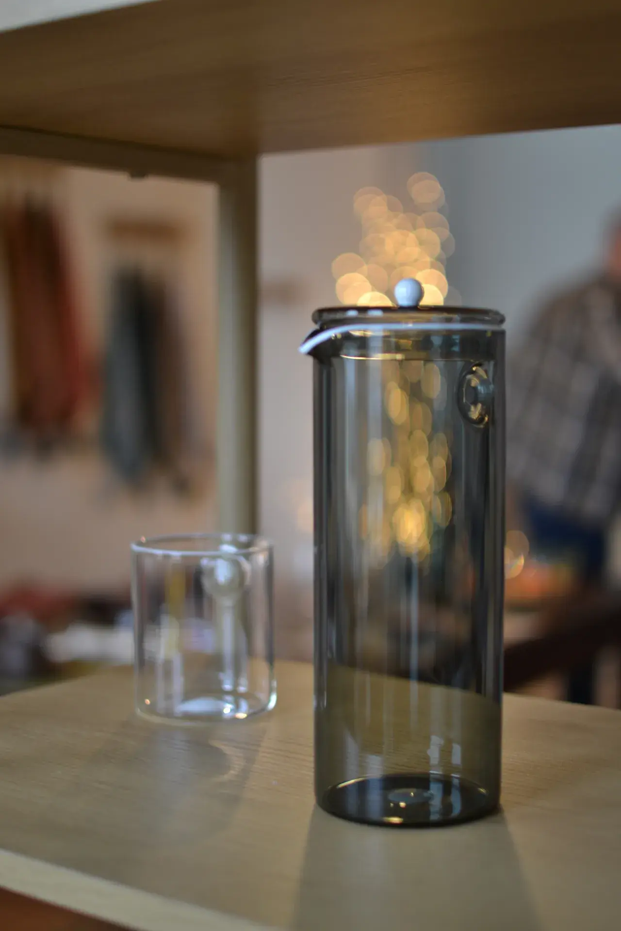 Pichet en verre soufflé transparent